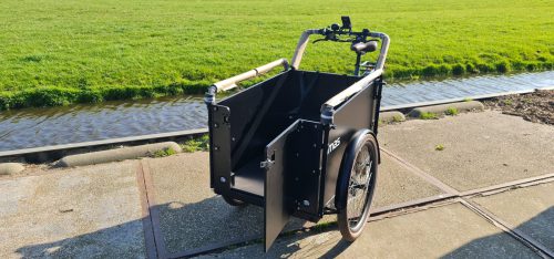 Bakfiets met hondendeurtje