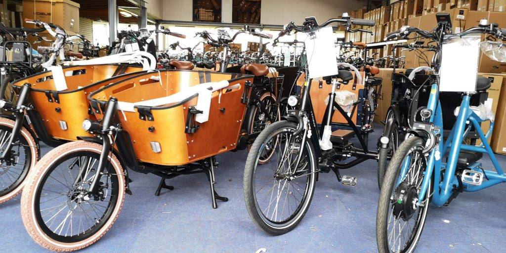 Driewieler fietsen volwassenen en lage instap fietsen voor senioren en Elektrische bakfietsen proefrijden proefrit maken fietsenwinkel Fietshemel Purmer